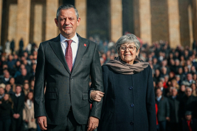 Özgür Özel'den Anneler Günü mesajı: Anneler vicdan büyütür