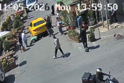 Şişli’de 79 yaşındaki kadın geri manevra yapan taksinin altında kaldı; yardımına çevredekiler koştu