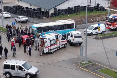 Erzurum’da halk otobüsü ile otomobil çarpıştı: 5 yaralı