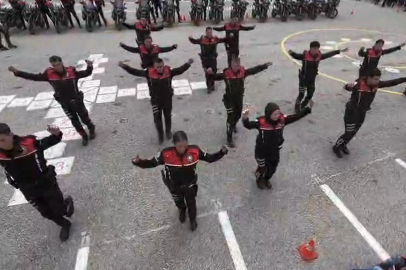 Ankara'da yunus polislerinden '19 Mayıs' gösterisi