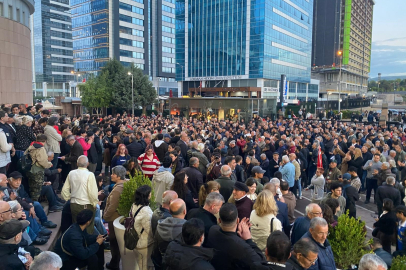 CHP’liler mutlak butlan kararı sonrası genel merkezde toplandı