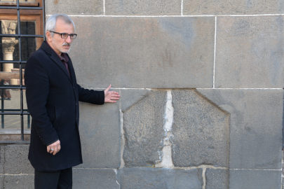 'Diyarbakır'da tarihi Ulucami'nin duvarlarındaki 2 boşluk, kayıp kitabelere işaret ediyor'