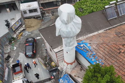 Fatih’te üniversite binasının inşaatı sırasında cami minaresi yıkıldı