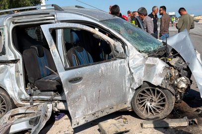 Mersin'de otomobil ile hafif ticari araç çarpıştı: 6 yaralı