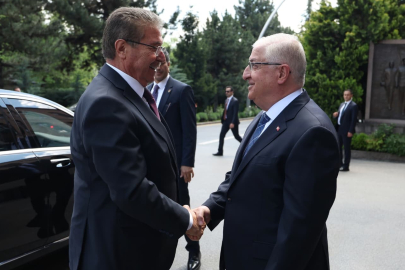 Bakan Güler, KKTC Başbakanı Üstel ile bir araya geldi