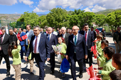 Bakan Tekin: Türkiye'de eğitim öğretime yaptıklarımız devrim kabul ediliyor