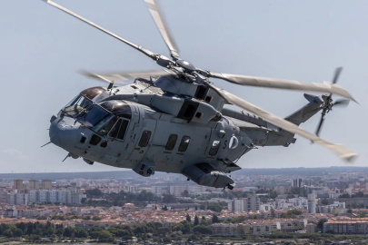 İngiltere'de askeri helikopter düştü: 3 ölü