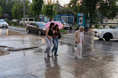 Edirne ve Kırklareli'de sağanak yağış etkili oldu