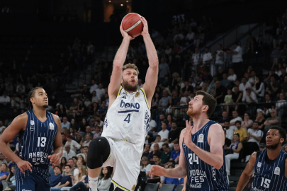 Fenerbahçe Beko, Anadolu Efes'i uzatmada yenerek final biletini aldı