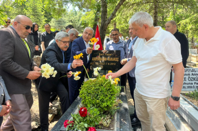 Şair ve yazar Abdurrahim Karakoç, vefatının 14'üncü yıl dönümünde kabri başında anıldı