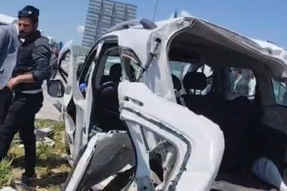 Van'da hafif ticari araç ile kamyonet kafa kafaya çarpıştı: 4 ölü, 2 yaralı
