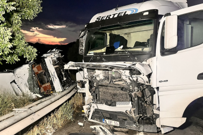 Manisa’da 2 TIR çarpıştı: 2 yaralı