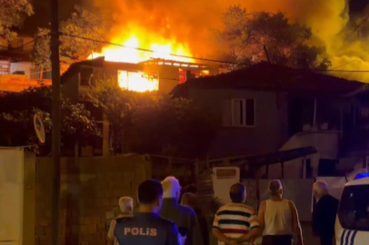 Gaziosmanpaşa’da 3 gecekondu alev alev yandı