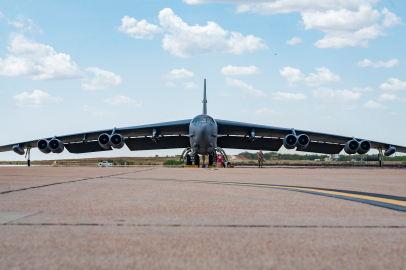 ABD'de ‘B-52 Stratofortress’ uçağı düştü