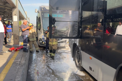 Avcılar'da metrobüs yangını