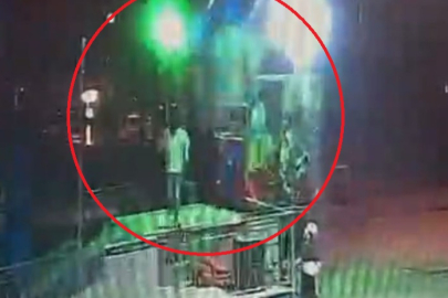 Lunaparkta 'ranger'ın operatöre çarptığı kaza kamerada