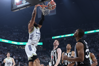 Fenerbahçe Beko, Beşiktaş’ı deplasmanda 82-71 mağlup ederek seride öne geçti