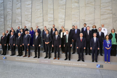 Bakan Güler, NATO Savunma Bakanları Toplantısı'nda aile fotoğrafına katıldı